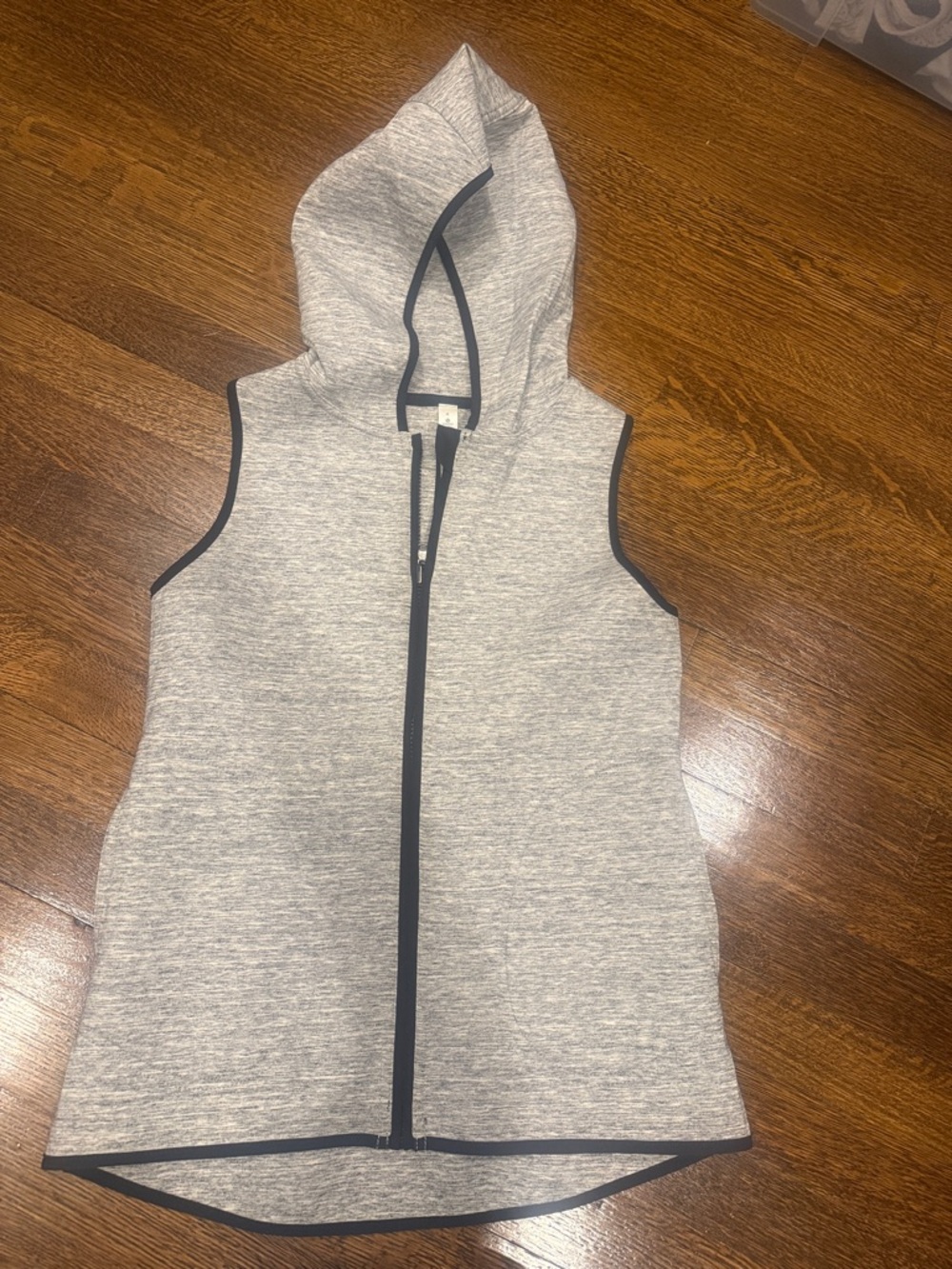 Lululemon sweatshirt Hooded Zip Vest - Light Heather Gray sz 4